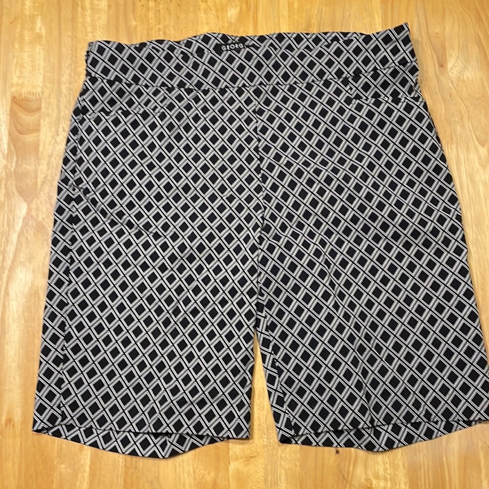 Women's Size 12 George Black/Tan Diamond Patterned Shorts